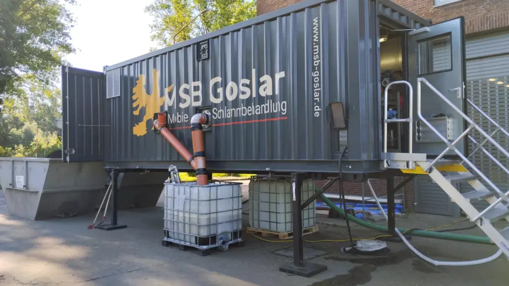 Mobile MSB-Containeranlage MA2 zur Entwässerung von aerob stabilisiertem Industrieschlamm in Niedersachsen im PLZ-Gebiet 382xx