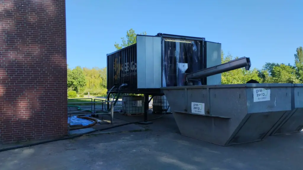 Gesamtansicht der mobilen MSB-Entwässerungsanlage MA2 mit Feststoffförderung in Niedersachsen im PLZ-Gebiet 382xx